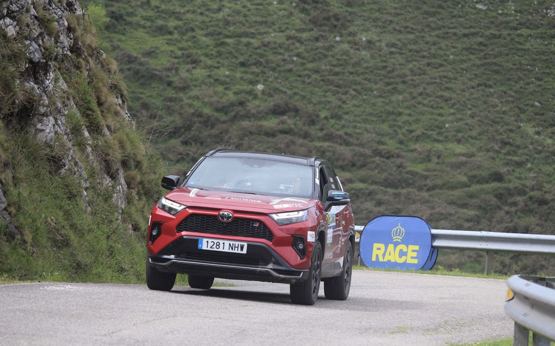 El Toyota RAV4 durante el Eco Rallye Villa de Llanes / Cedida