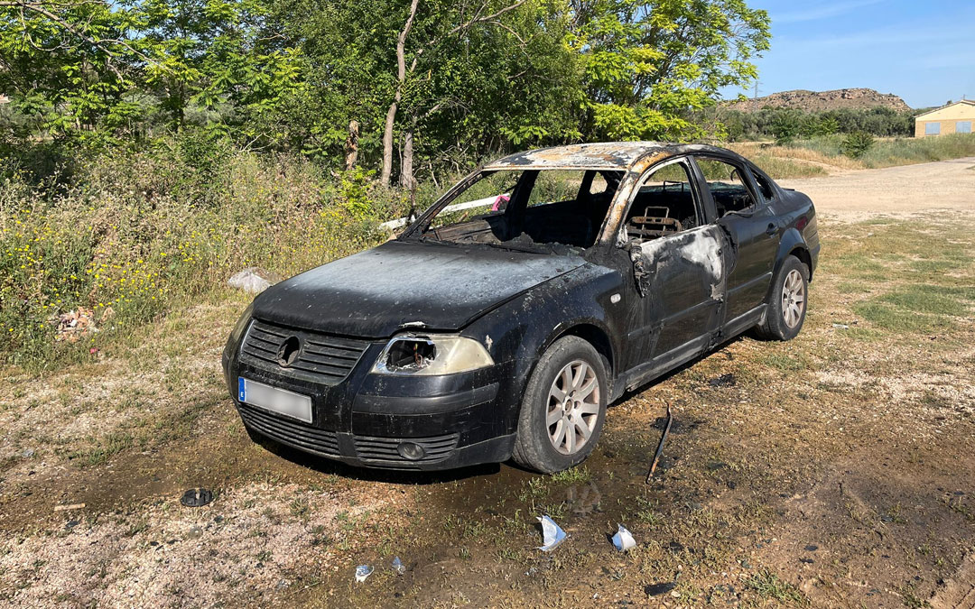 Estado del coche al día siguiente del incendio./ S.F.