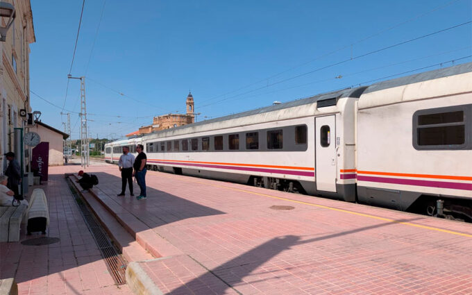 Renfe fletará autobuses entre Zaragoza y La Zaida por obras en la línea Caspe-Barcelona