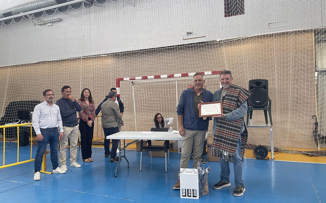 Premio a la trayectoria a Enrique Fantova, veterinario de Oviaragón./ S.F.