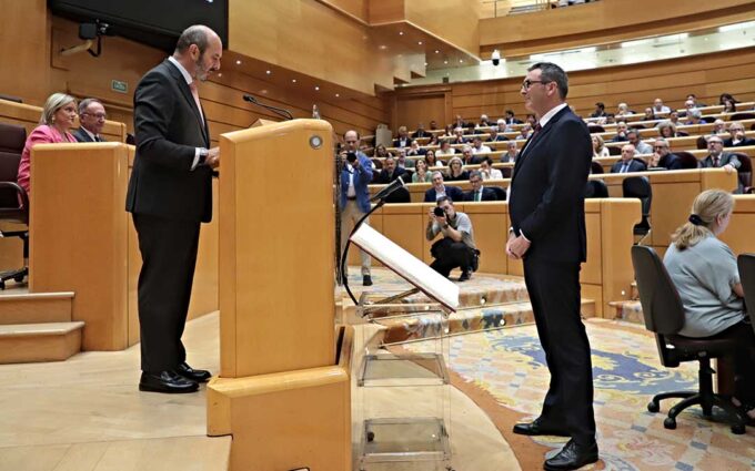 El alcalde de Andorra, Rafa Guía, asume su cargo como senador por Aragón