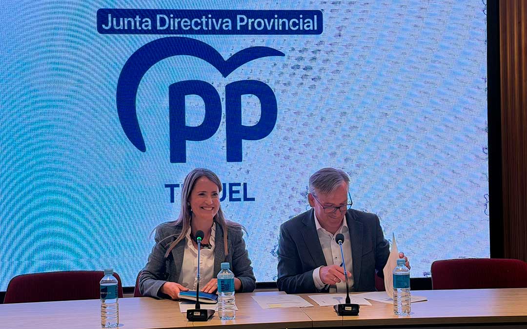Yolanda Sevilla y Joaquín Juste durante la rueda de prensa de este jueves./ PP