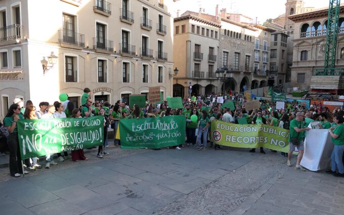 La comunidad educativa del Bajo Aragón Histórico se une para exigir el fin de los recortes: «Donde la educación no es un negocio, solo queda la pública»