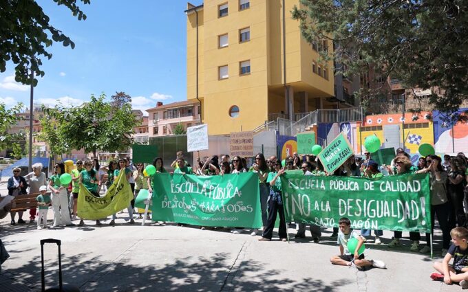 La comunidad educativa del Bajo Aragón exige terminar con los recortes: «Donde la educación no es un negocio, solo queda la pública»