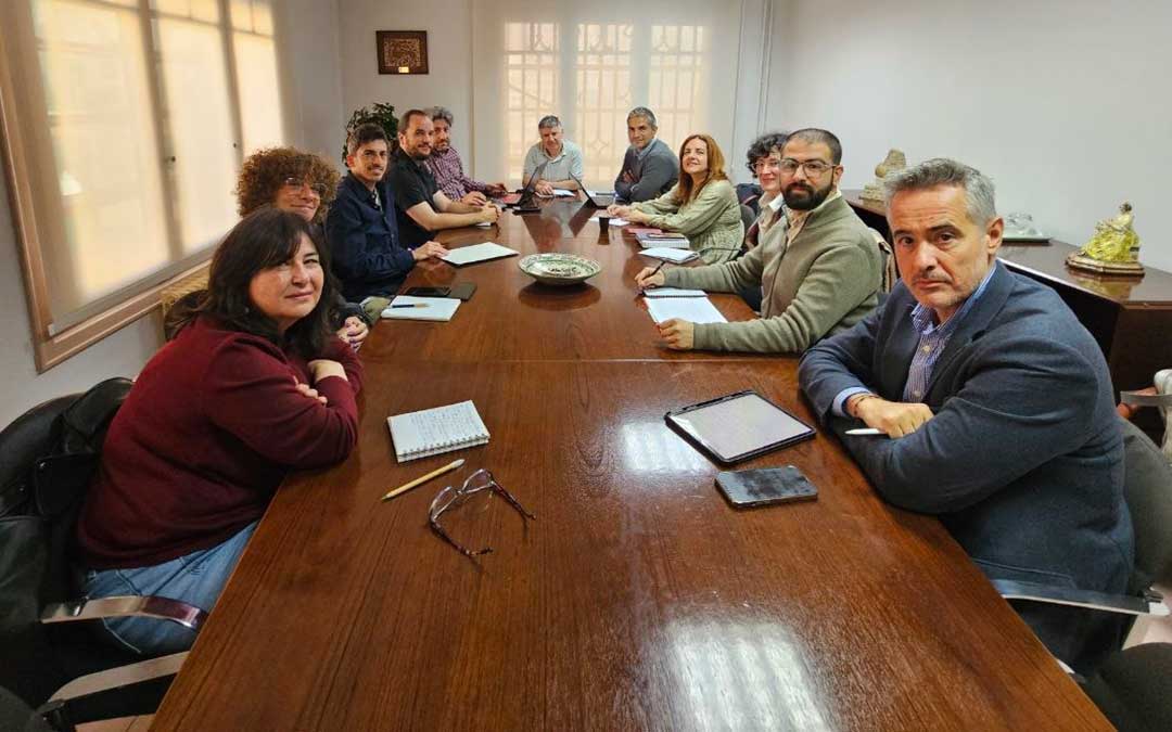 Imagen de la última reunión de la mesa de Relevo celebrada./ DPT