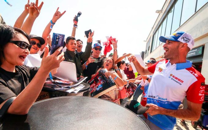 Motorland despide el Mundial de Superbike con 28.000 espectadores y la negociación por la continuidad del Gran Premio todavía en marcha