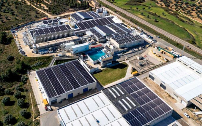 Oxaquim firma un nuevo contrato internacional y sitúa a Alcañiz como referente de suministro de minerales estratégicos
