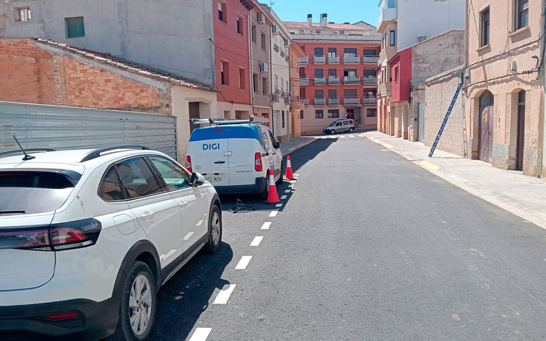 Un tramo renovado de la calle San Bartolomé./ Ayto. Caspe