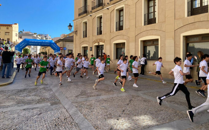 Más de 800 euros solidarios y 470 alumnos en la Carrera Memorial Beatriz Royo de Alcañiz