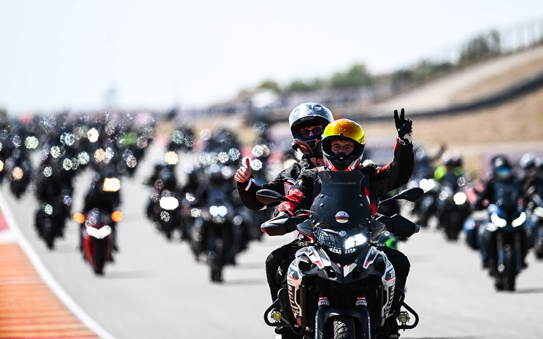 Aficionados a las motos en la Fan Bike Parade / Motorland Aragón