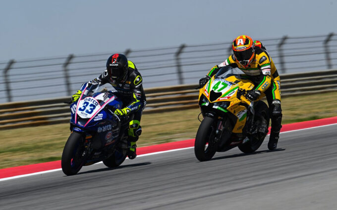 Motorland muestra las dos caras del Mundial de Superbike: caída de Gonzalo Sánchez y Nicolo Bulega sigue de récord en récord