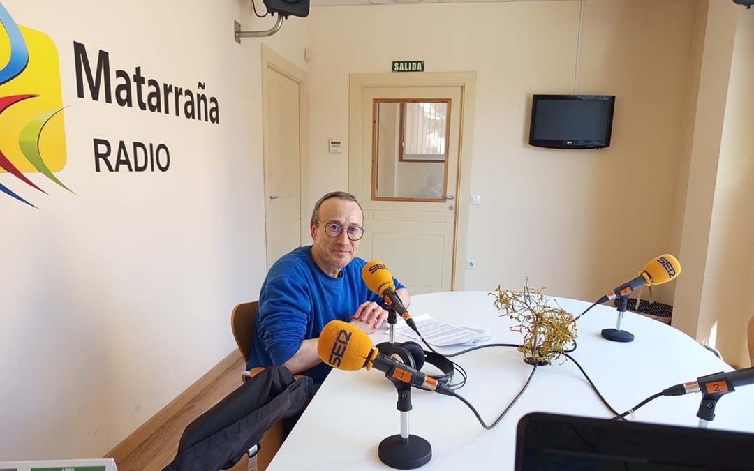 Jordi Pons, técnico farmacéutico, visita nuestros estudios./M.J. Salvador