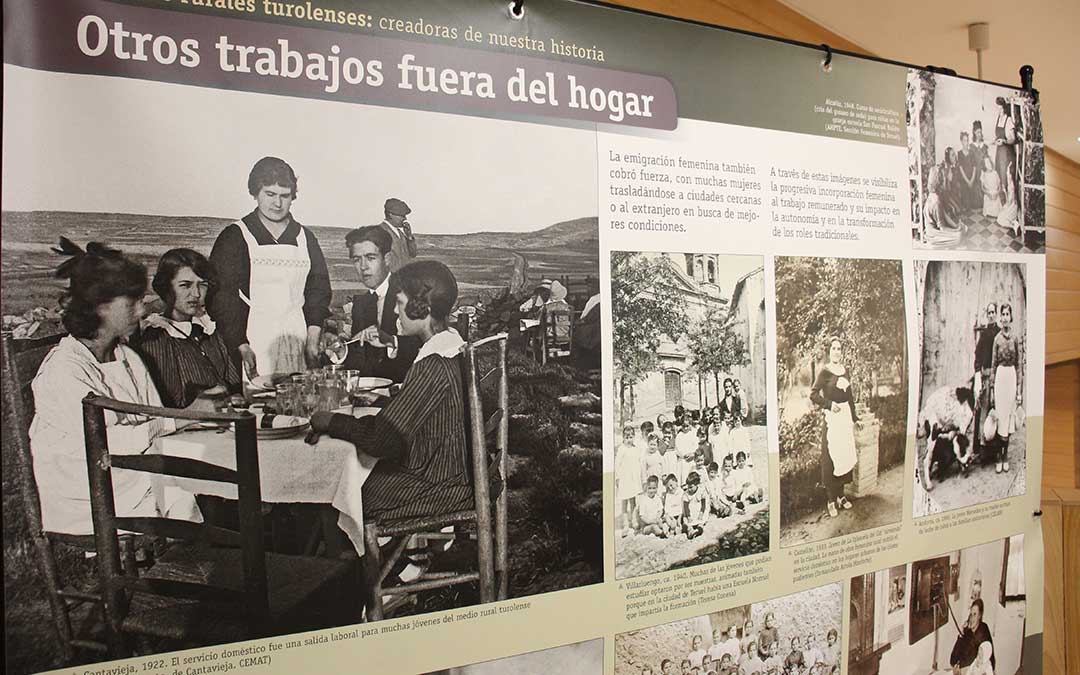 Exposición 'Mujeres Rurales Turolenses. Creadoras de nuestra historia', en la Biblioteca de Alcañiz. / B. Severino