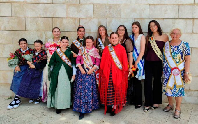 Gran ronda jotera en un día de convivencia: El Cachirulo de Alcañiz presenta a su Real Moza y Zagalicas