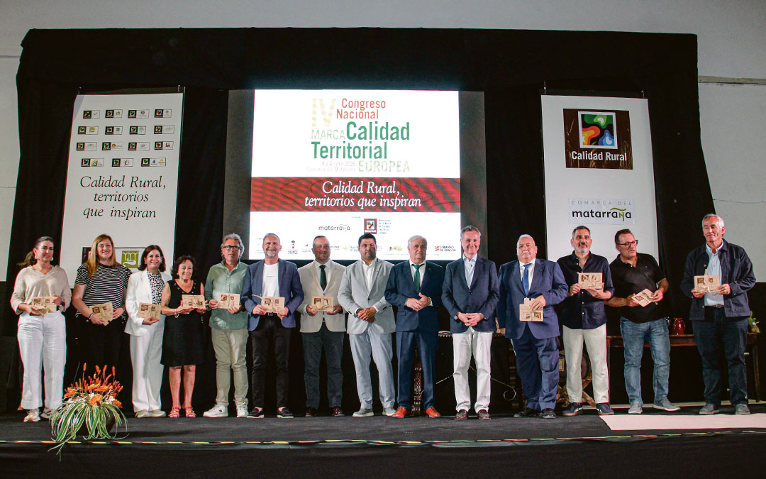 Los grupos de desarrollo rural que firmaron el documento resultante de la hoja de ruta a seguir hasta el próximo congreso, cuando se renovará./ B. Severino