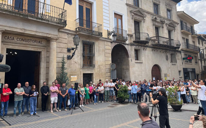 Caspe se concentra para exigir más Guardia Civil y defender la convivencia tras la muerte de un joven en una pelea