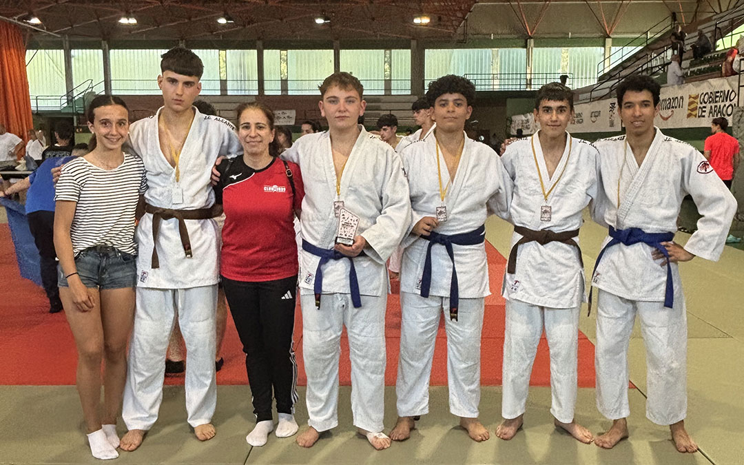 La delegación del Club Judo Alcañiz al completo en Jaca / Cedida