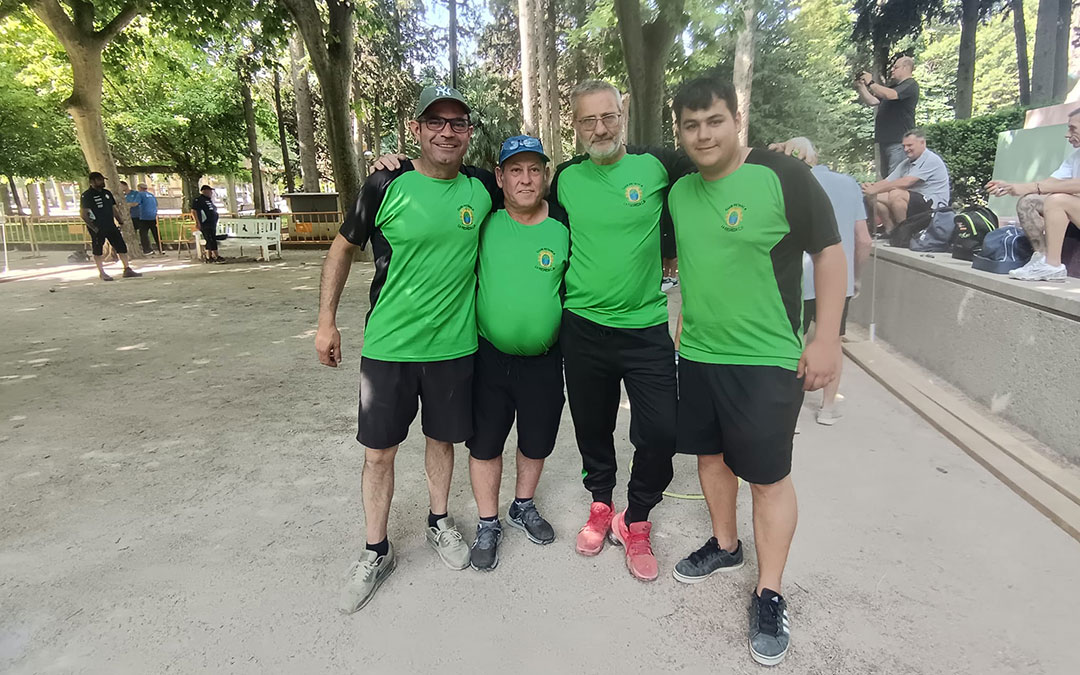 La representación del Club Petanca La Fresneda en el Campeonato Internacional de Huesca / Cedida
