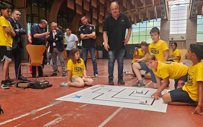 Más de 150 escolares del medio rural turolense ponen a prueba sus robots tras meses de aprendizaje