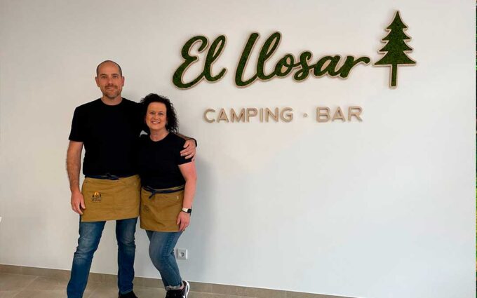 La vuelta a las raíces en La Iglesuela de una pareja impulsa la reapertura del camping de Vilafranca