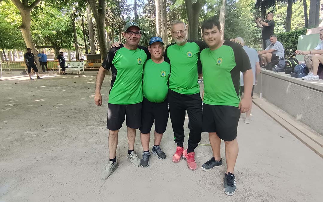 Equipo petanca La Fresneda./S.B.