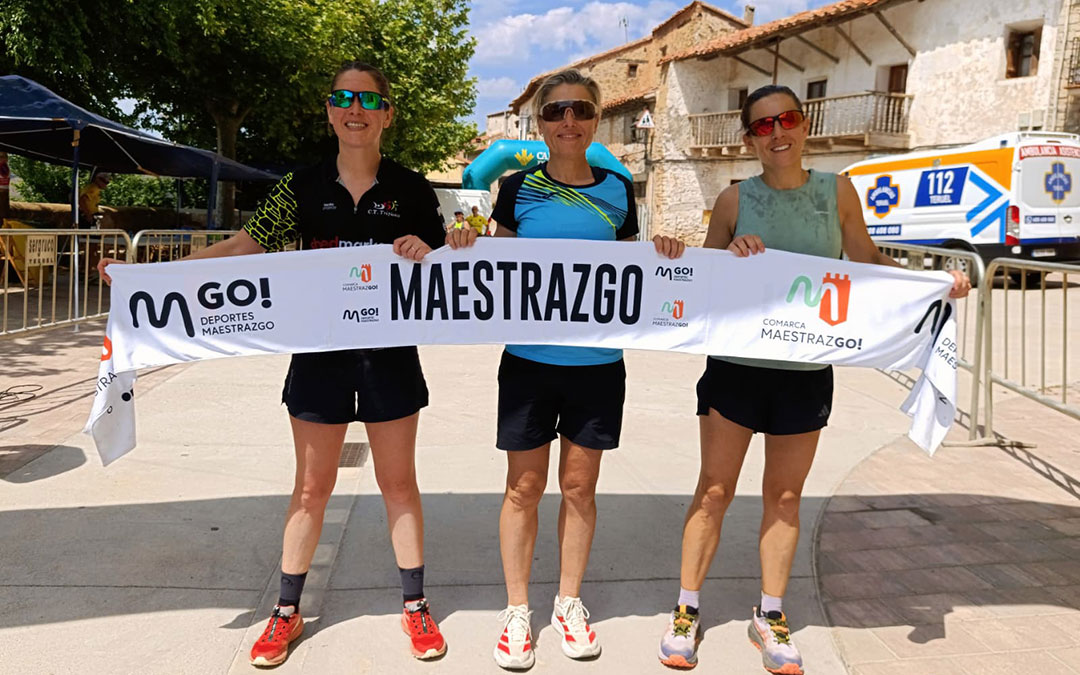 Yolanda Monserrate Amela, ganadora del XIII Maestrail Geoparque de Allepuz, junto a las corredoras que completaron el podio / Prensa Comarca Maestrazgo