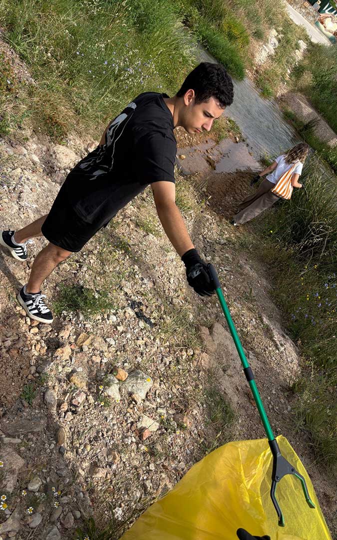 Jornada de basuraleza en Oliete en la II Semana del Medio Ambiente. / LC