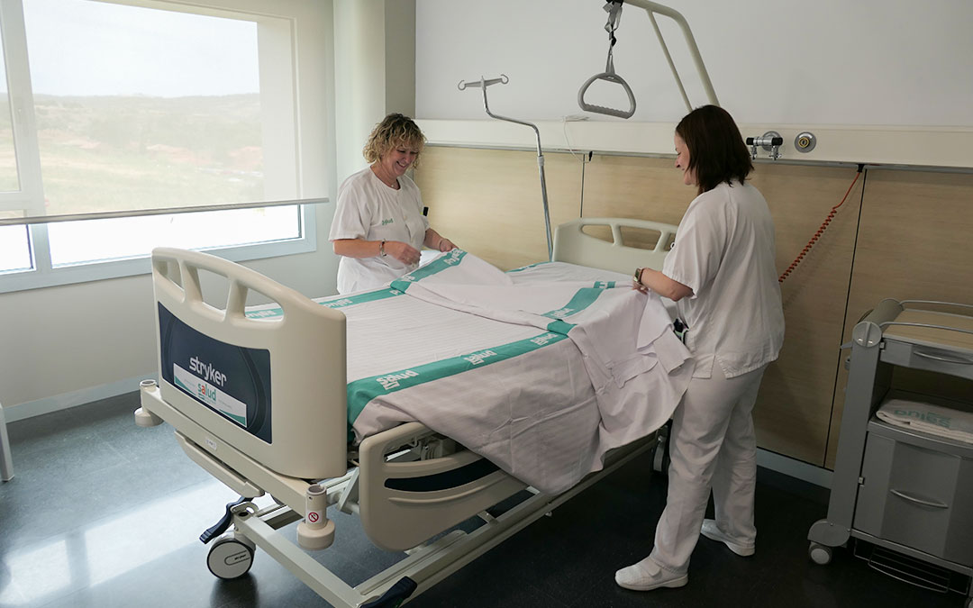 Preparativos para la llegada de pacientes en el nuevo hospital./ M.M.R.