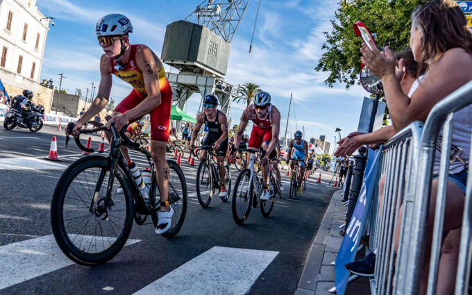 Izan Edo firma una brillante séptima plaza en el Campeonato de Europa de Triatlón