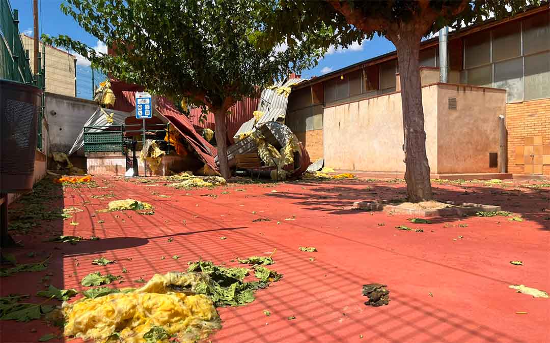 El exterior del pabellón este lunes por la mañana. / Beatriz Lecha