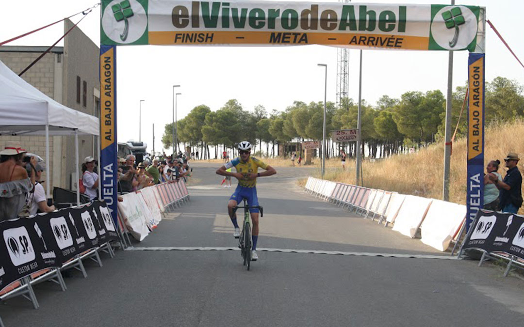 Néstor Herrera, del Gran Canaria Team, primer clasificado de la primera etapa. / Club Ciclista Caspolino