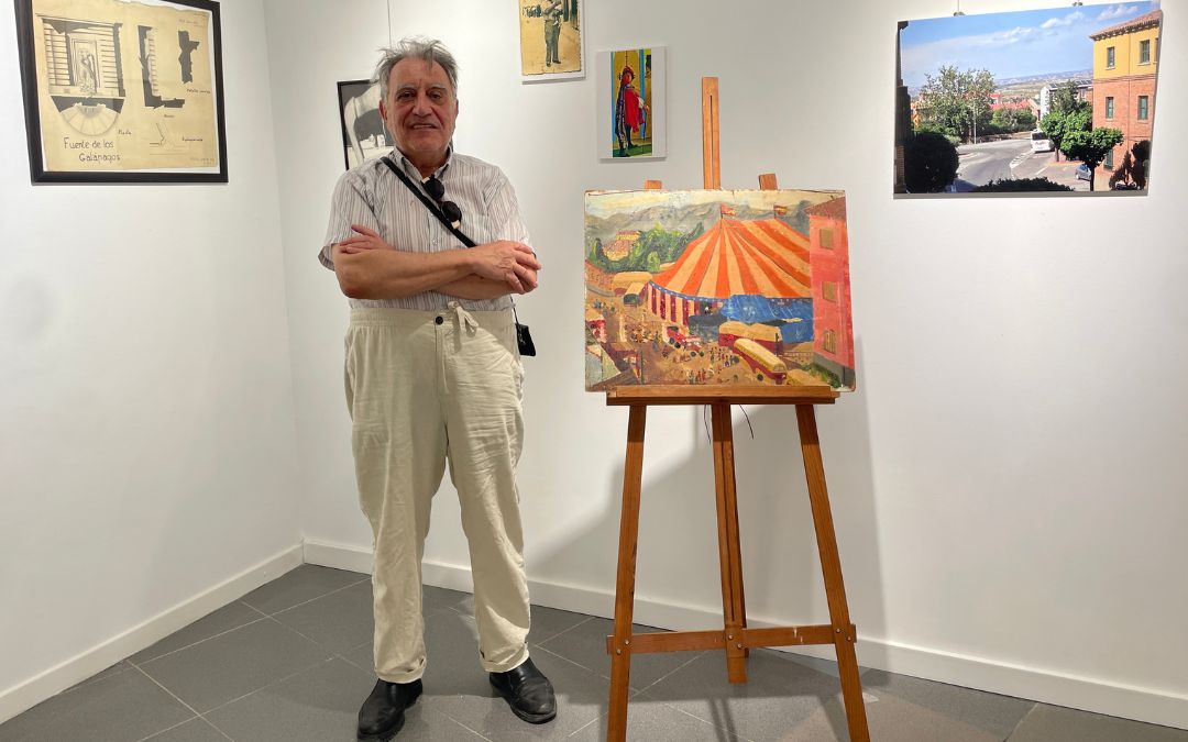 Lorén con su cuadro del circo./ S.F.