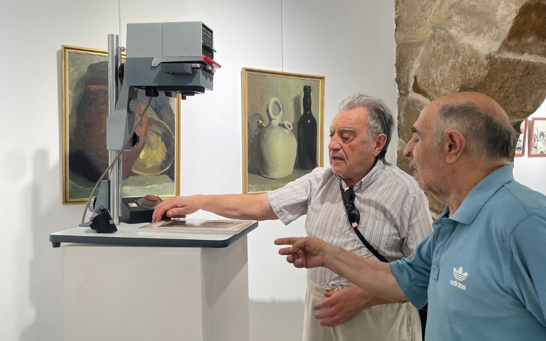 En la exposición también se puede ver un ampliador de imágenes./ S.F.