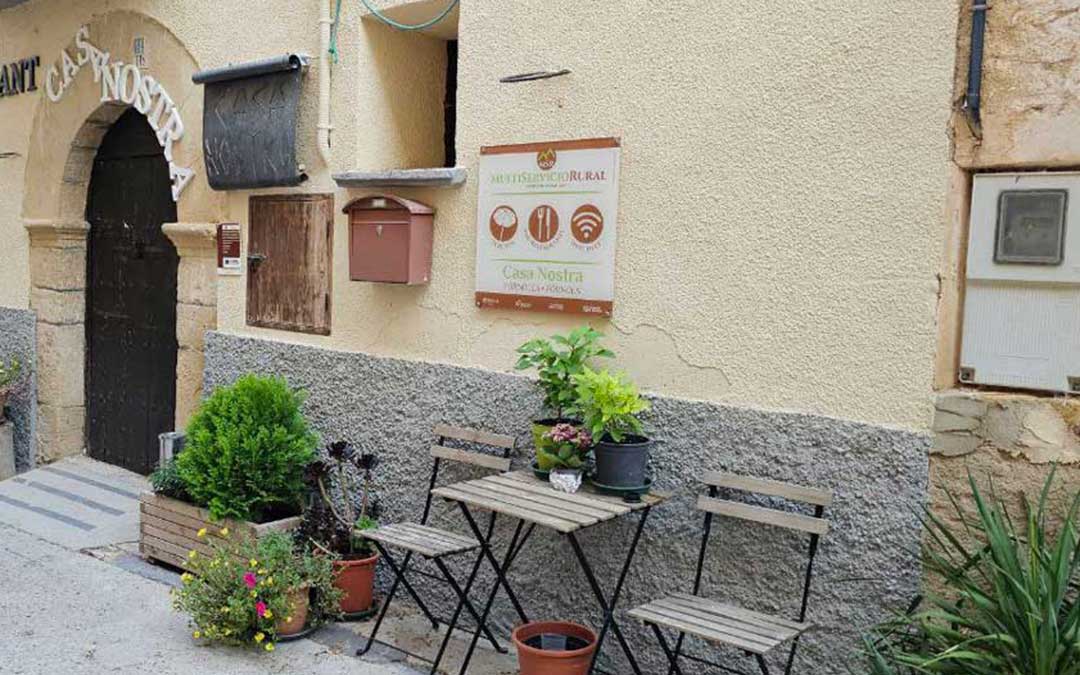 Imagen de archivo de la entrada del multiservicio de Fórnoles / Cedida