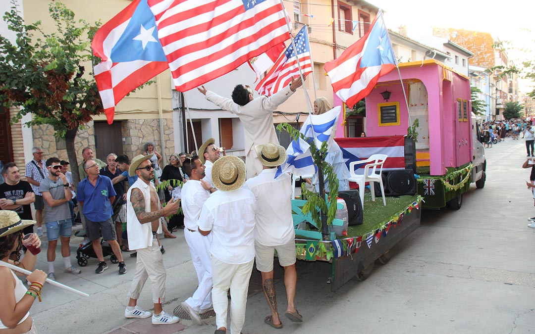 Carrozas en las fiestas de Híjar 2026. / B. Severino