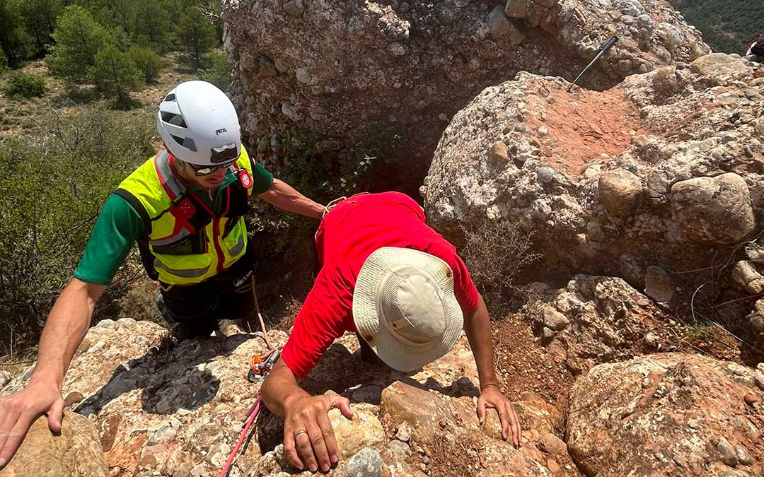 Instante del rescate en término municipal de Palomar de Arroyos / Guardia Civil