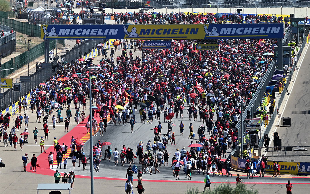 Masiva invasión de pista durante el Gran Premio de MotoGP 2026, que consigue superar cifras / La COMARCA