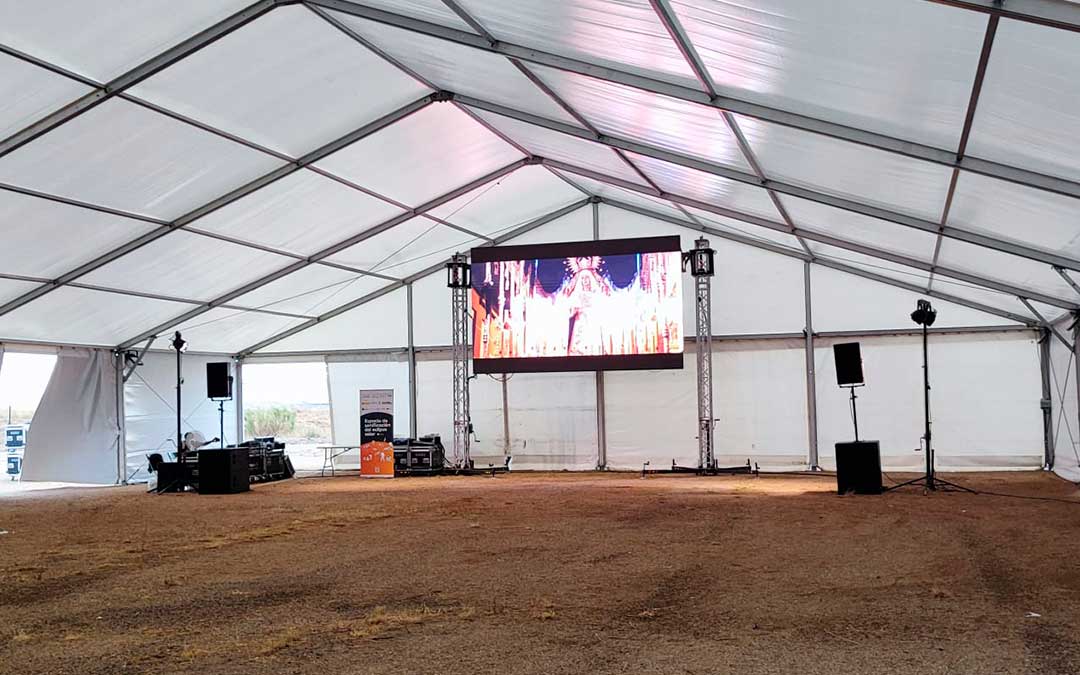 Imagen de la carpa instalada en el punto de observación de Motorland / Alberto Gracia