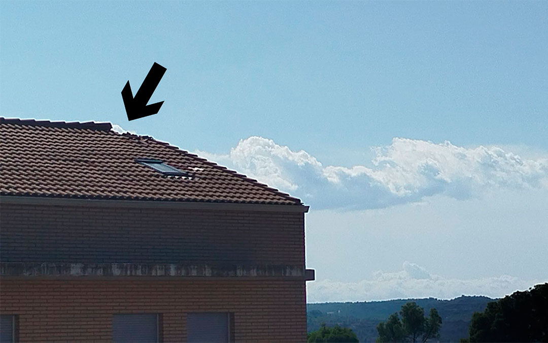 El impacto del rayo en el edificio./ L.C.