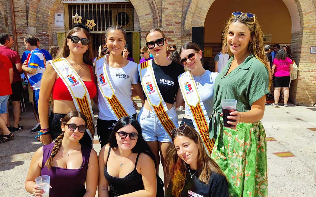 Ambiente de inicio de fiestas en Urrea de Gaén en el chupinazo 2026. / Alberto Gracia