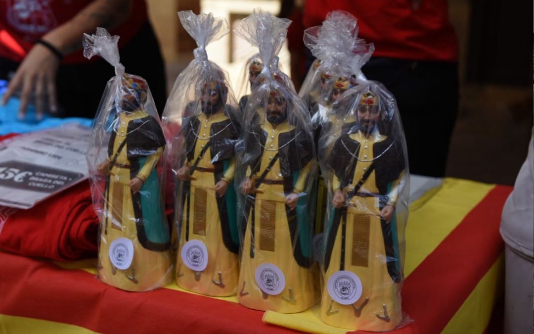 Presentación Gigante de Goma./ Comparsa Alcorisa y Tomás Montero