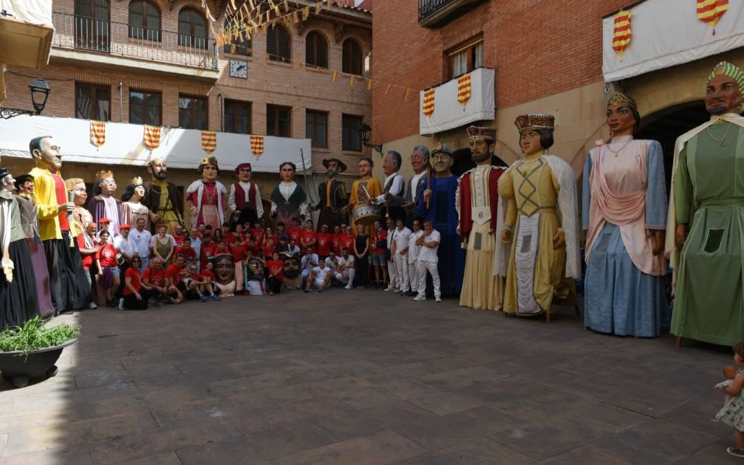 Foto de familia en el encuentro./ Comparsa Alcorisa y Tomás Montero