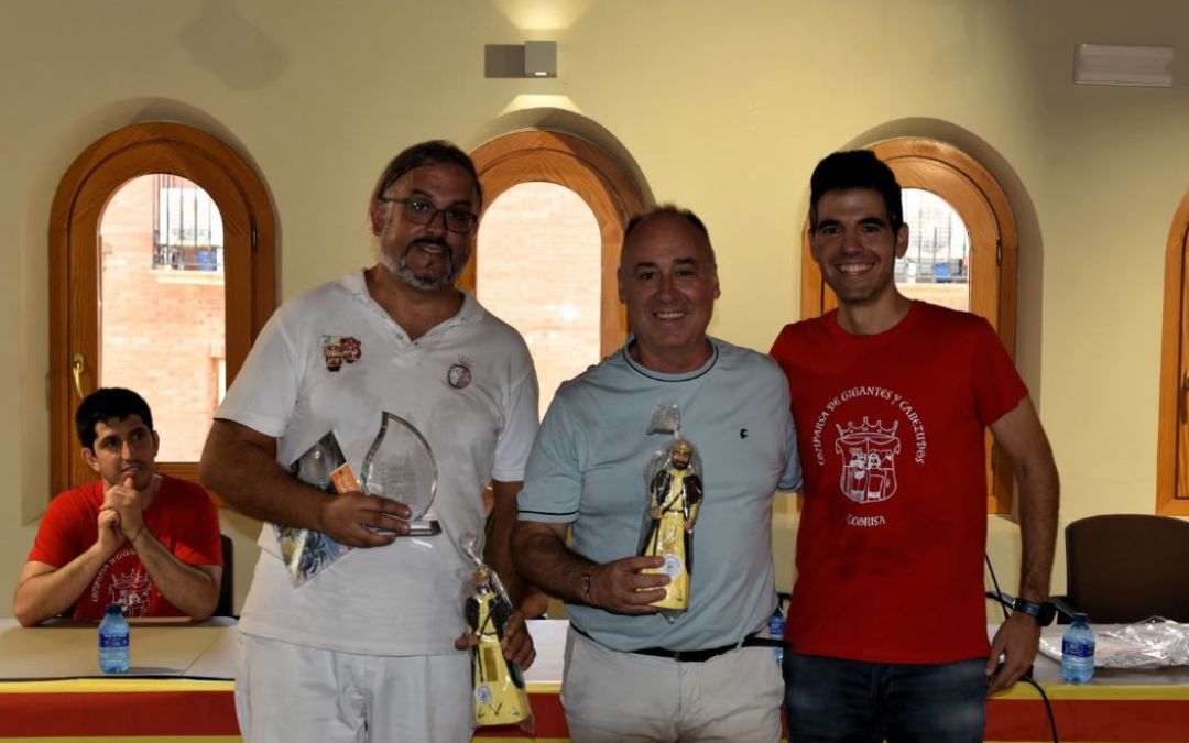 Recepción Comparsa invitada y presentación Gigante de Goma./ Comparsa Alcorisa y Tomás Montero