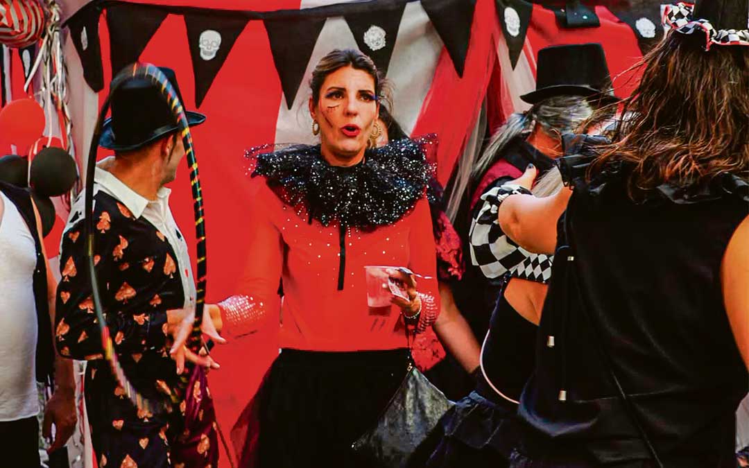 Una carroza ambientada en un circo. / Francisco Pina