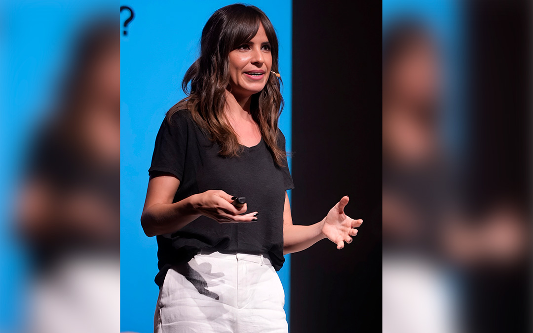 La periodista Carmen Corazzini escritora del libro ‘Personas, bestias: ¿Cómo funciona la mente de un asesino?’, habló sobre ‘Escribir el crimen: criminología, relato y responsabilidad’. / Abdul Grau