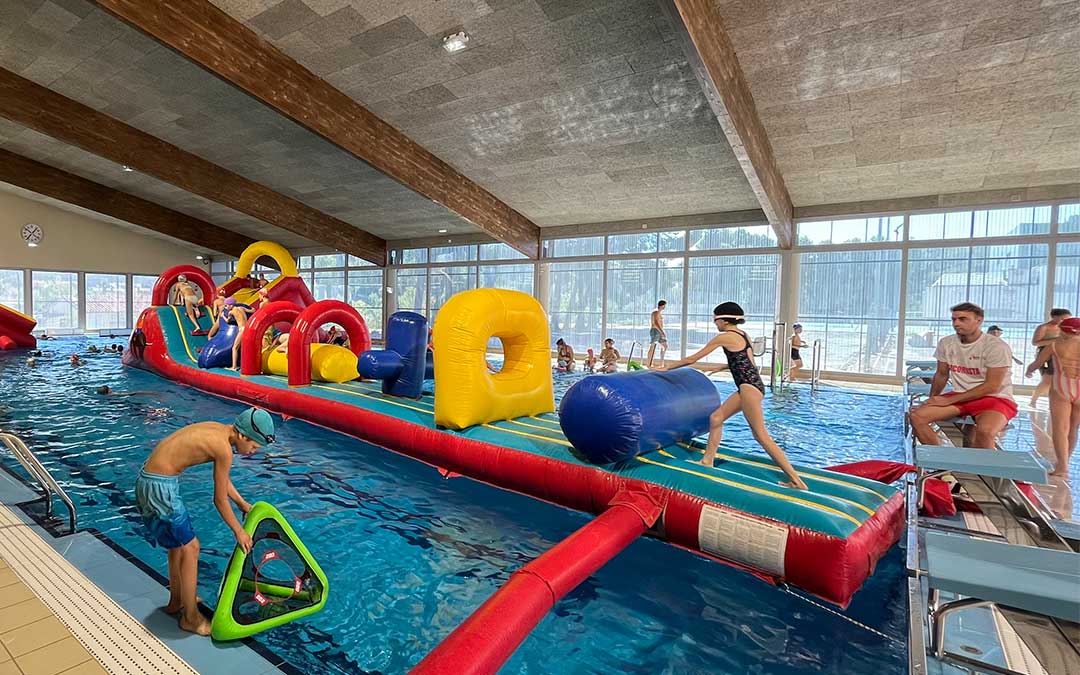 Fiesta acuática en la nueva piscina climatizada de Alcañiz / C. O.