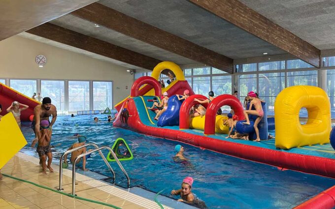 Alcañiz se tira de cabeza a la diversión: Exitosa fiesta acuática para inaugurar la piscina climatizada
