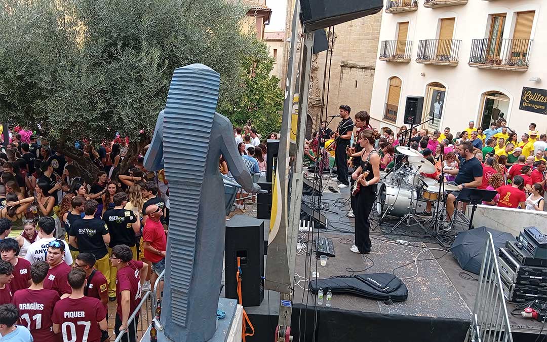 Cuatro de copas, en acción en el Chupinazo Fest 2026. / B. Severino