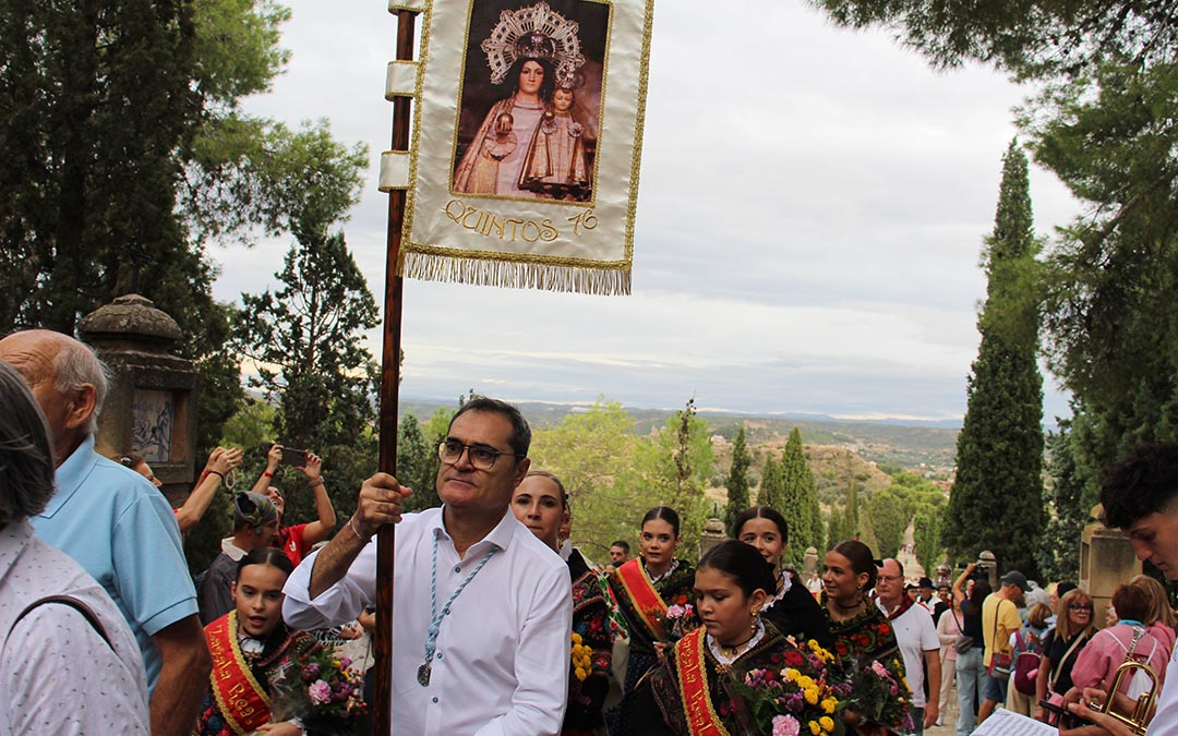 Subida a Pueyos en el día grande de las fiestas de Alcañiz 2026. / B. Severino