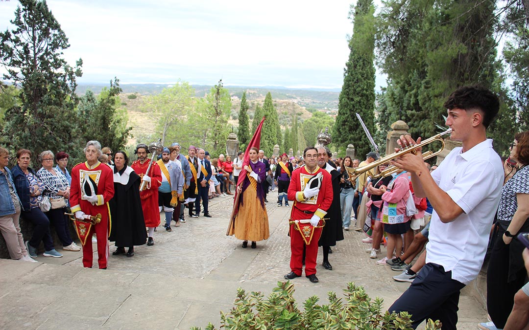 Subida a Pueyos en el día grande de las fiestas de Alcañiz 2026. / B. Severino